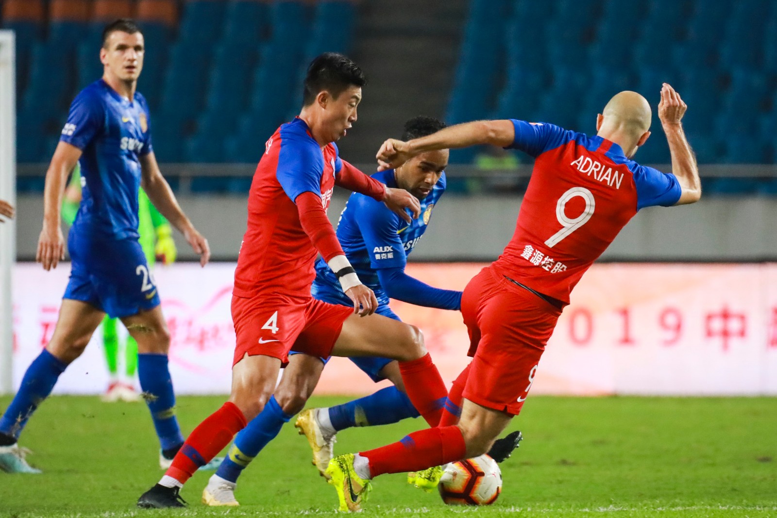 乐鱼体育入口-里程碑夜！法兰克福临场应变，中超清晨刷纪录，信心回归，年轻球员得到机会的简单介绍